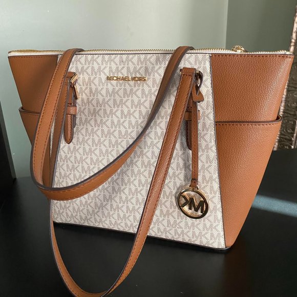 Michael Kors Purse - Picture 1 of 1